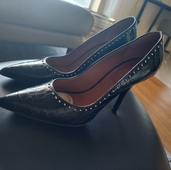 GIVENCHY Paris black pumps w silver dots. - Picture 2 of 5